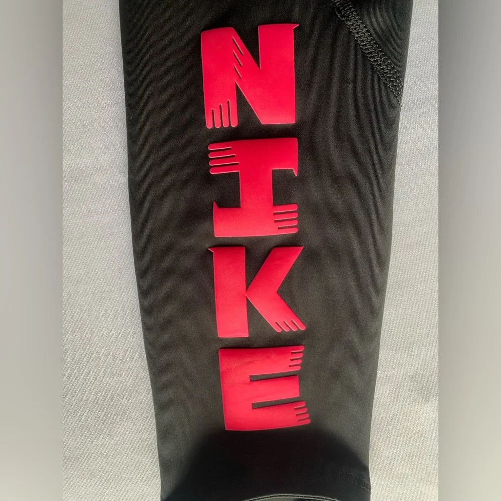 Nike Women’s Dri-Fit Icon Clash Fast 7/8 Black Pink Leggings  Size XS‎